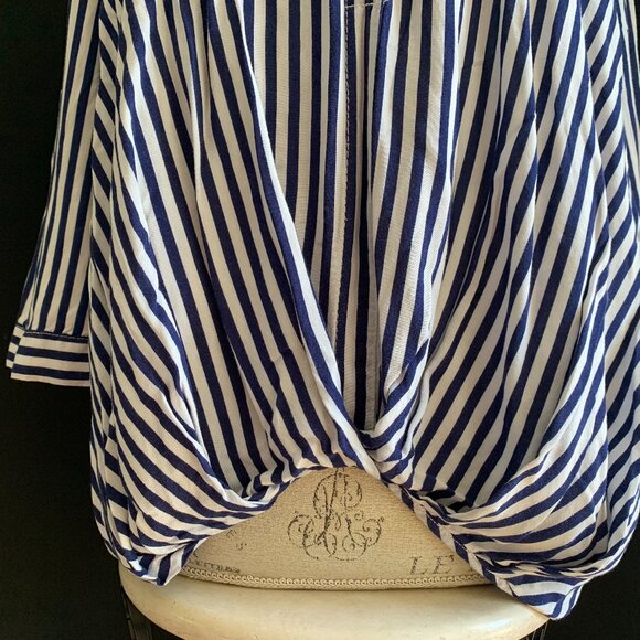 Pretty JustLiving Lightweight Front Knot Shirt: Size S/M - Picture 10 of 10